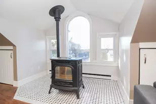 349 Beacon St, Lowell, MA 01850 - Photo 4