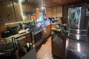 25 Roy St, Wareham, MA 02538 - Photo 4
