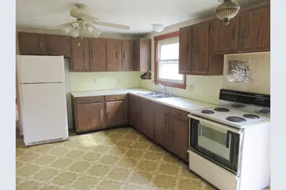 35 Tioga St, Springfield, MA 01128 - Photo 2