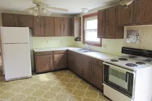35 Tioga St, Springfield, MA 01128 - Photo 2