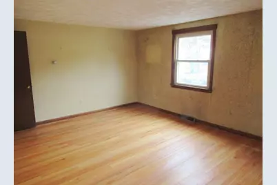 35 Tioga St, Springfield, MA 01128 - Photo 8