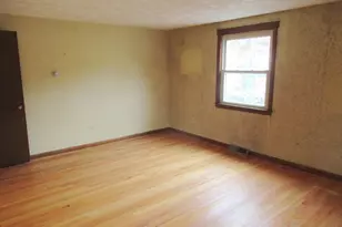 35 Tioga St, Springfield, MA 01128 - Photo 8