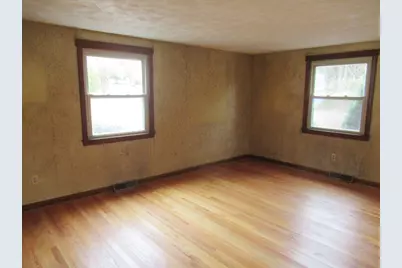 35 Tioga St, Springfield, MA 01128 - Photo 6