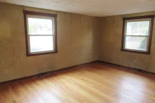 35 Tioga St, Springfield, MA 01128 - Photo 6