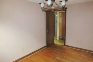 35 Tioga St, Springfield, MA 01128 - Photo 10
