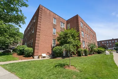 1 Lanark Rd #7, Brookline, MA 02445 - Photo 2