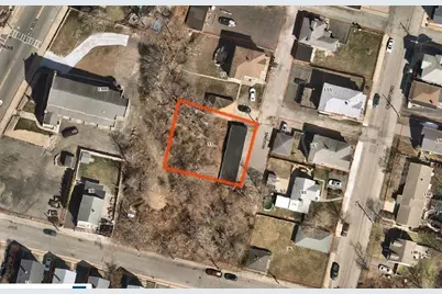 33 Higgins St, Fall River, MA 02724 - Photo 2