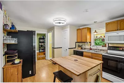 9 Raymond St, Millbury, MA 01527 - Photo 8