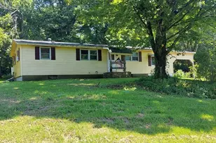 1075 W Brookfield Rd, New Braintree, MA 01531 - Photo 1