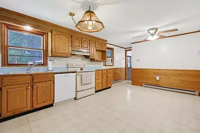1075 West Brookfield Road, New Braintree, MA 01531 - Photo 6
