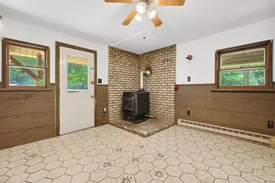 1075 West Brookfield Road, New Braintree, MA 01531 - Photo 4