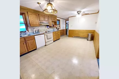 1075 West Brookfield Road, New Braintree, MA 01531 - Photo 8