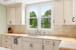 10 Wolcott Ave, Andover, MA 01810 - Photo 8
