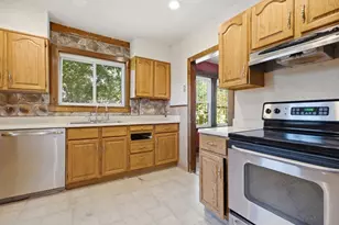 6 Ashburnham Rd, Worcester, MA 01606 - Photo 6