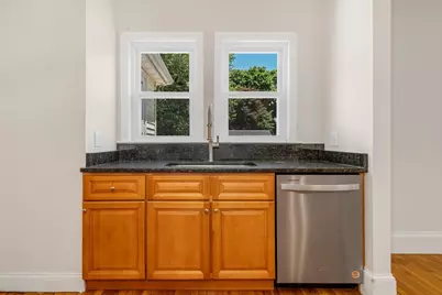 11 North Warren St, Woburn, MA 01801 - Photo 10