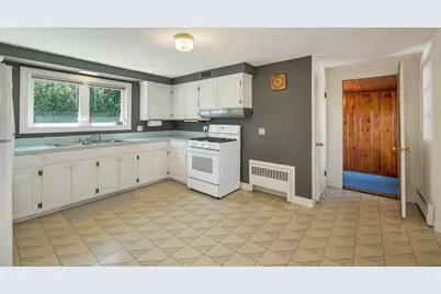 36 Louisberg St, Lawrence, MA 01843 - Photo 10