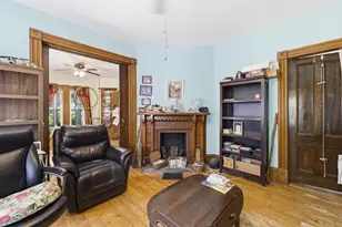 382 Pleasant St, Holyoke, MA 01040 - Photo 10