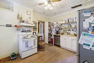 382 Pleasant St, Holyoke, MA 01040 - Photo 4