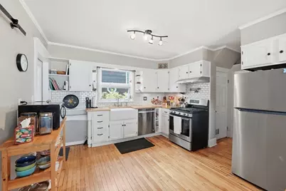 24 Thomas Ave, Holyoke, MA 01040 - Photo 8