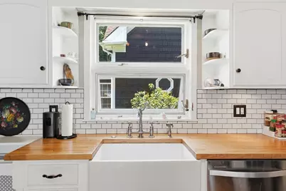 24 Thomas Ave, Holyoke, MA 01040 - Photo 10