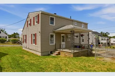 124 Woodman St, Fall River, MA 02724 - Photo 4