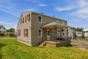 124 Woodman St, Fall River, MA 02724 - Photo 4