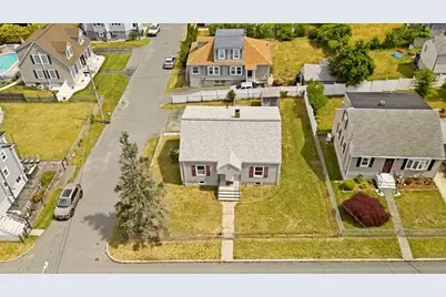 124 Woodman St, Fall River, MA 02724 - Photo 2
