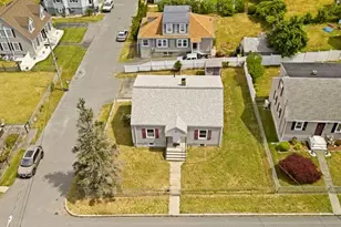 124 Woodman St, Fall River, MA 02724 - Photo 2