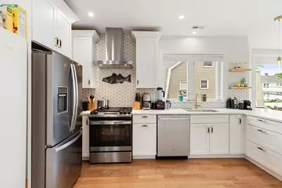 27 Hancock St #2, Medford, MA 02155 - Photo 2