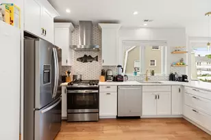 27 Hancock St, Medford, MA 02155 - Photo 2