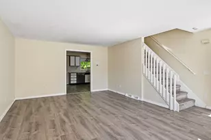 53 Luden St, Springfield, MA 01118 - Photo 6