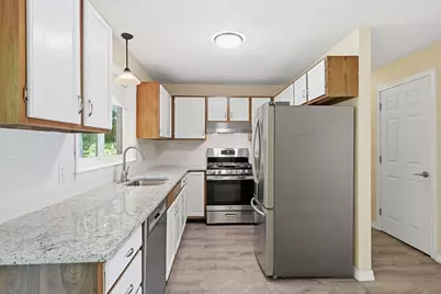 53 Luden St, Springfield, MA 01118 - Photo 8