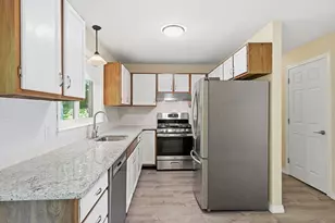 53 Luden St, Springfield, MA 01118 - Photo 8