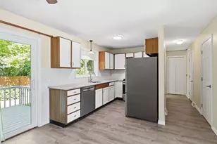 53 Luden St, Springfield, MA 01118 - Photo 10