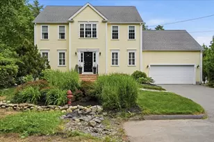 37 Sylvia St, Fairhaven, MA 02719 - Photo 2