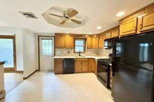 157 Hartford, Natick, MA 01760 - Photo 4