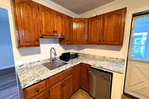 38 Hunting St, Cambridge, MA 02141 - Photo 4