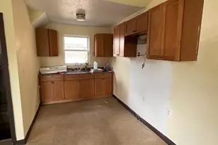 187 Chestnut St, Holyoke, MA 01040 - Photo 6