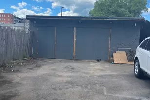 187 Chestnut St, Holyoke, MA 01040 - Photo 4