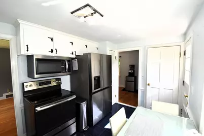 21 Strout Ave, Wilmington, MA 01887 - Photo 6