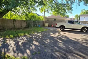 20 Rathburn St, Chicopee, MA 01020 - Photo 2