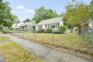 29 Courtland St, Worcester, MA 01602 - Photo 6