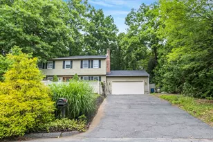 31 Golden Dr, Northampton, MA 01062 - Photo 1