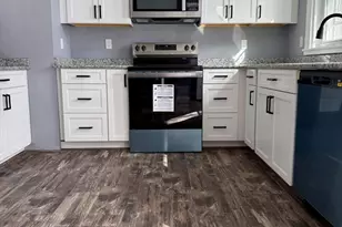 23 Trafalgar Sq, Barre, MA 01005 - Photo 6