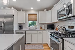670 Bay St, Fall River, MA 02724 - Photo 12