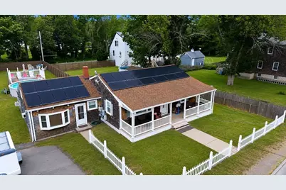 10 Ash St, Fairhaven, MA 02719 - Photo 2