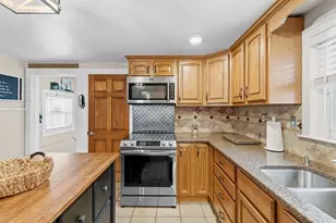 10 Ash St, Fairhaven, MA 02719 - Photo 10