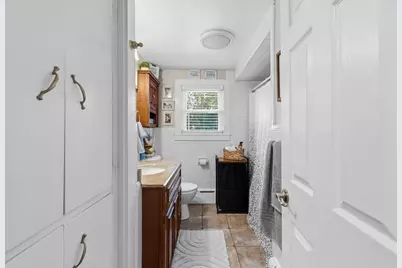 10 Ash St, Fairhaven, MA 02719 - Photo 14