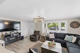 10 Ash St, Fairhaven, MA 02719 - Photo 6