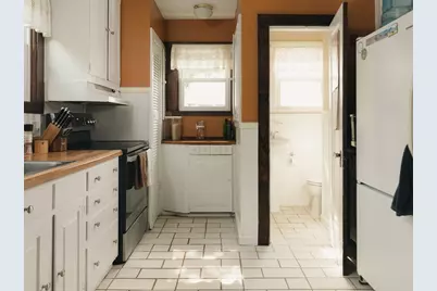 8 Liberty Street, Holyoke, MA 01040 - Photo 12
